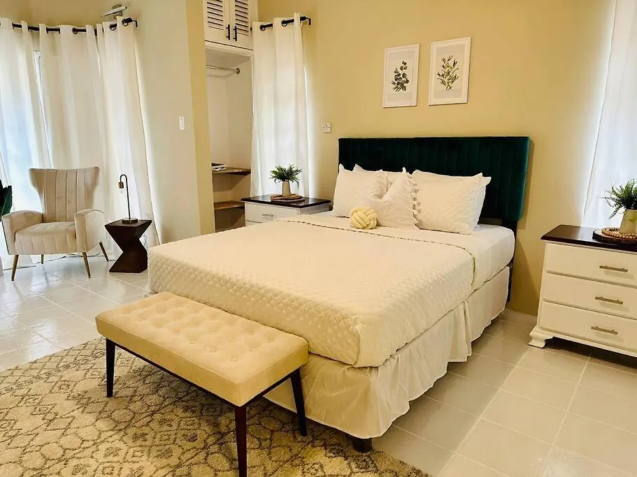 アパート Falcon Sunset 2Br- Airport Transport Available -Security-Gated モンテゴ・ベイ